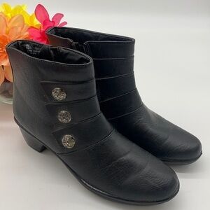Easy Street Comfort Wave Black Boots Sz 8. BAB1149B